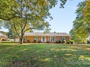 2010 Elizabeth Ave, Hickory, NC 28602