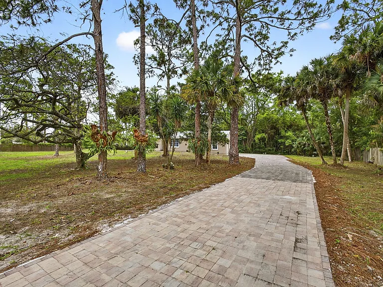 16932 Okeechobee Blvd — Photo 6