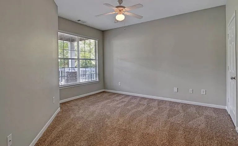 Hamptons at Woodland Pointe — Photo 10