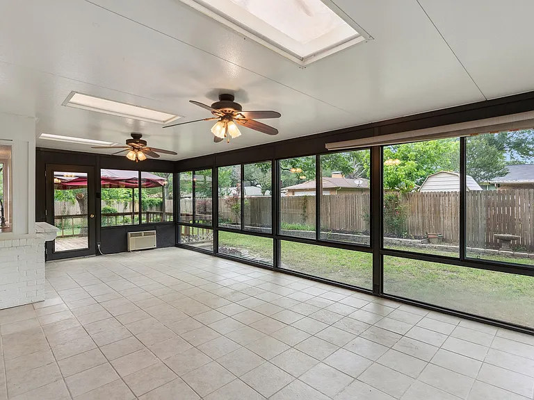 105 Wisteria Ct — Photo 15