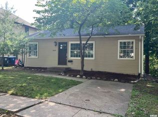 1810 Ridgewood Ave, Davenport, IA 52803