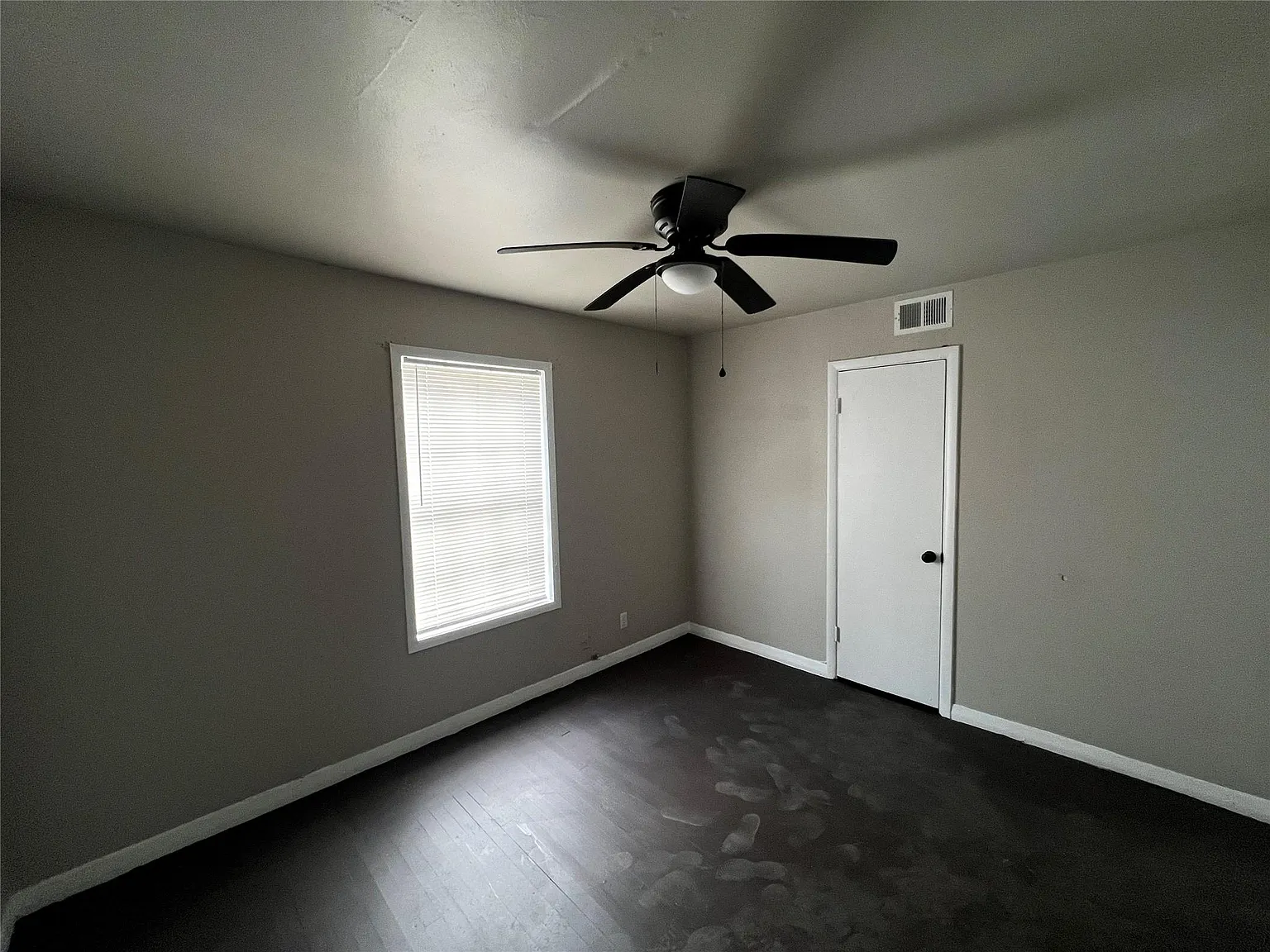 4 bed, 2.0 bath, 2008 sqft, $1,800 — Photo 3