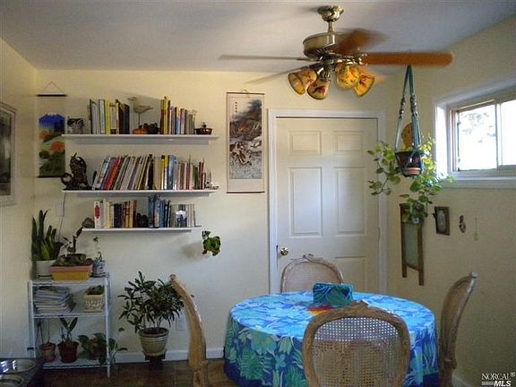 4th image of 40 Juanita Ct
