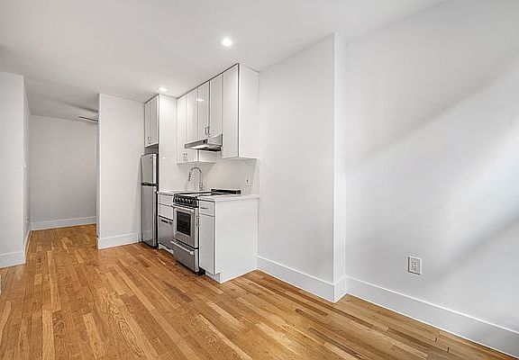 5th image of 341 E 9th St APT 7