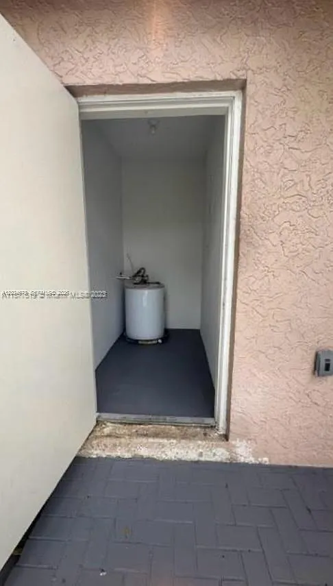 3 bed, 1430 sqft, $3,100 — Photo 2