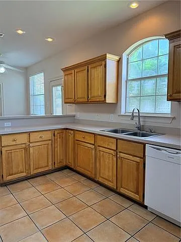 3245 Iowa Ave — Photo 8