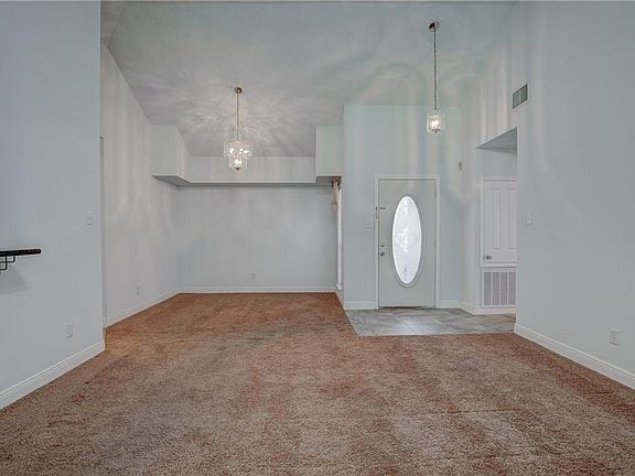 5th image of 565 Foxwood Ln