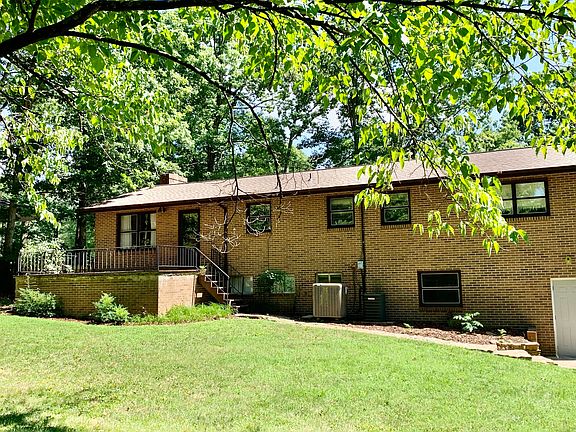 3rd image of 2484 Wildwood Dr