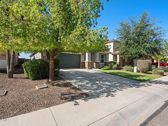 3rd image of 993 E Leslie Avenue