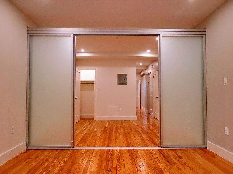 1st image of 11 Waverly Pl #9A