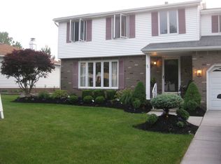 84 Round Trail Rd, West Seneca, NY 14218