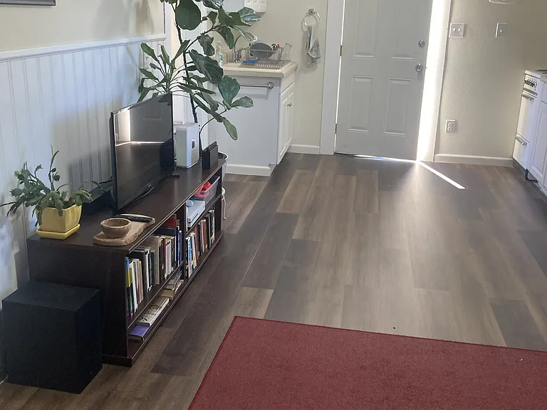 612 E Magnolia St #201 — Photo 1