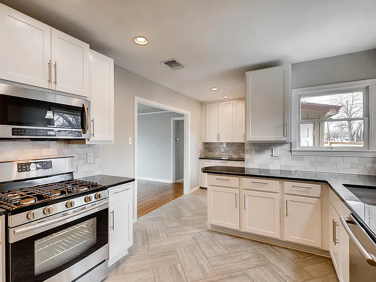 405 Quentin Dr — Photo 9