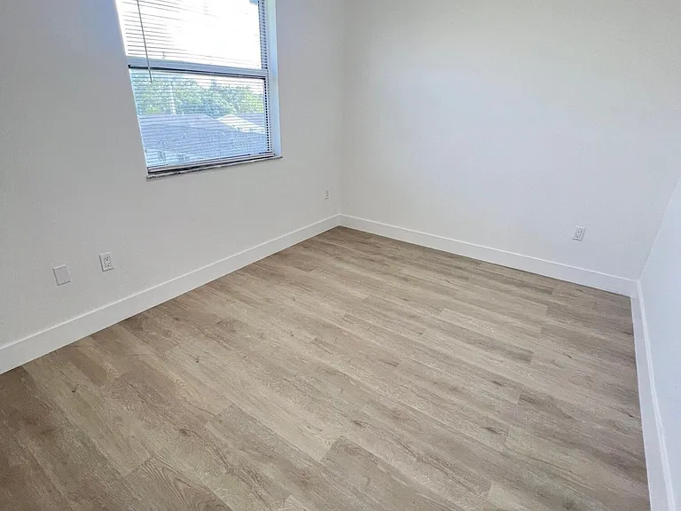 720 NW 61st St #10 — Photo 18