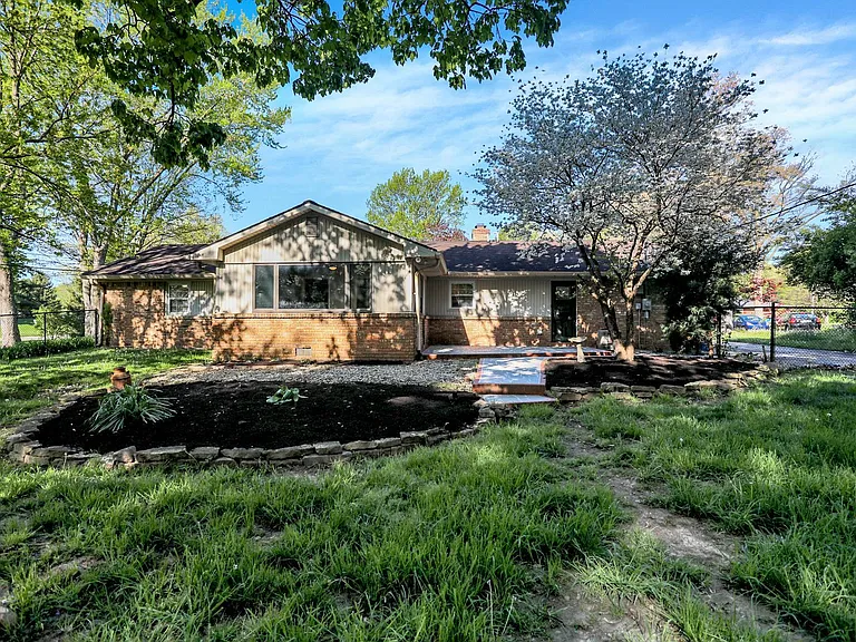9803 Lakewood Dr W — Photo 4