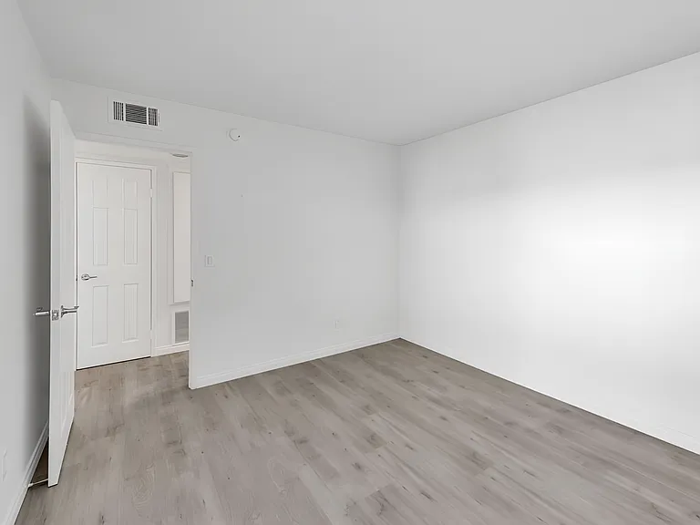 21450 Burbank Blvd #118 — Photo 14