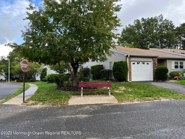 74 Woodshill Drive N #1000, Lakewood, NJ 08701