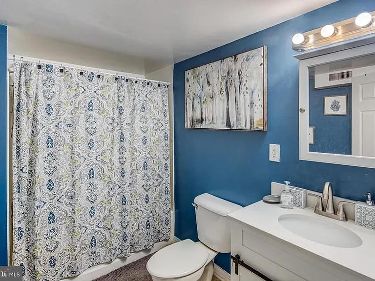 1100A E Sharpnack St — Photo 10
