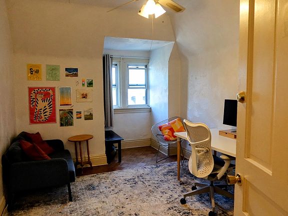 Small bedroom/ office space