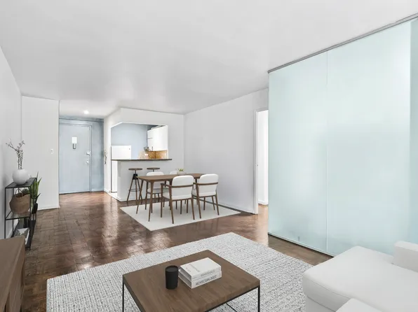 209 East 56th Street image 5 of 34