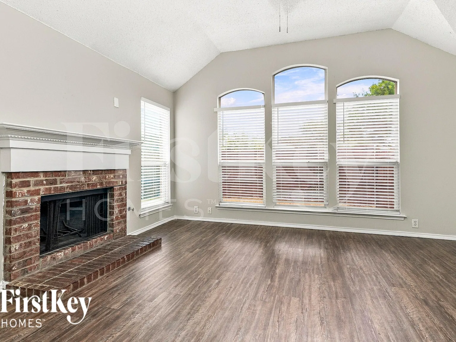 4 bed, 2.0 bath, 2069 sqft, $2,740 — Photo 4