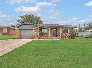 1712 N 4th St, Sayre, OK 73662