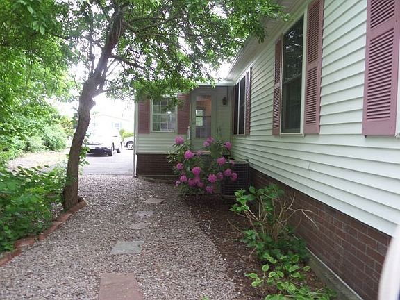 2nd image of 17 Hannah Dr