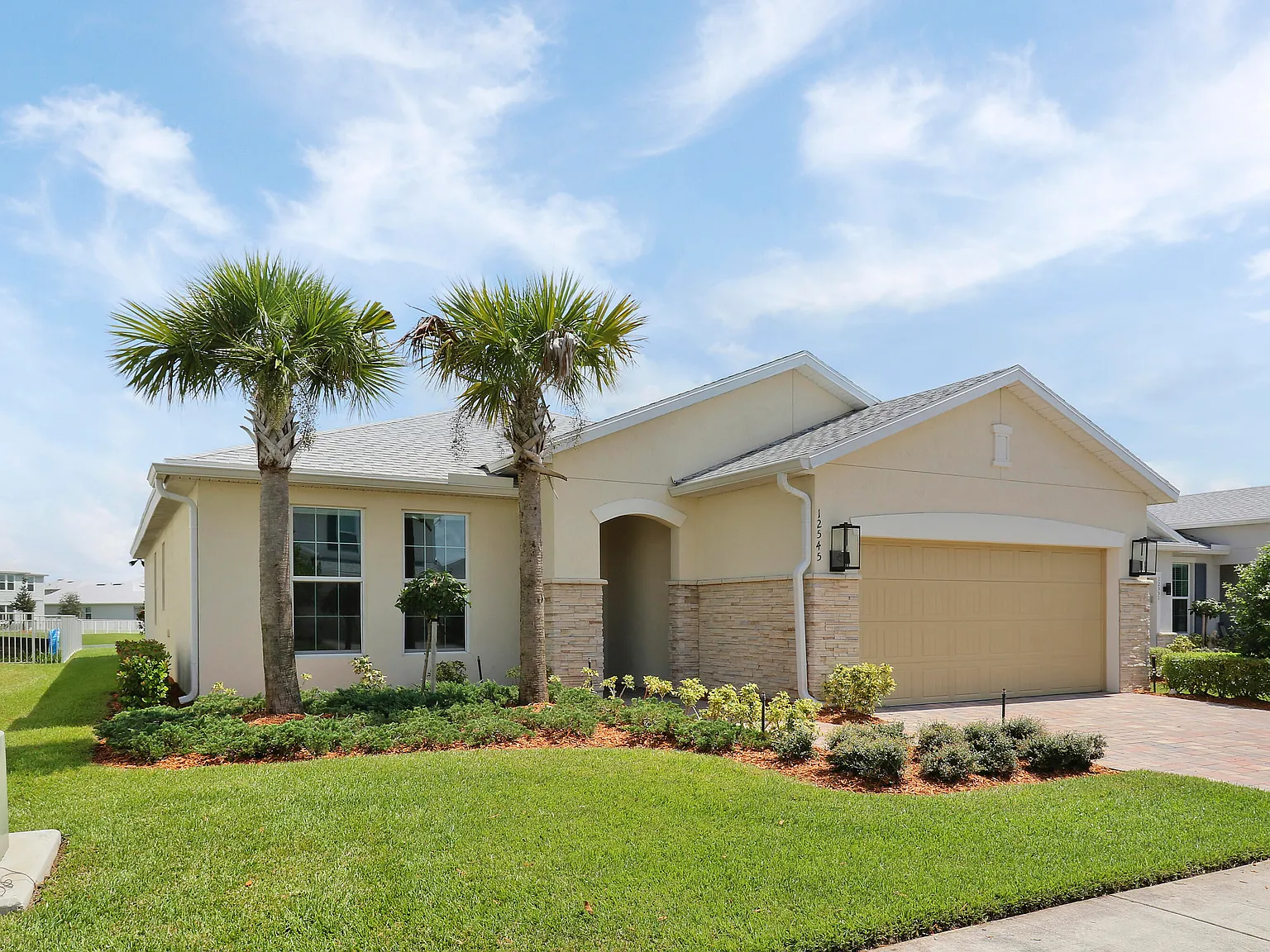 3 bed, 2.0 bath, 2050 sqft, $3,300 — Photo 3