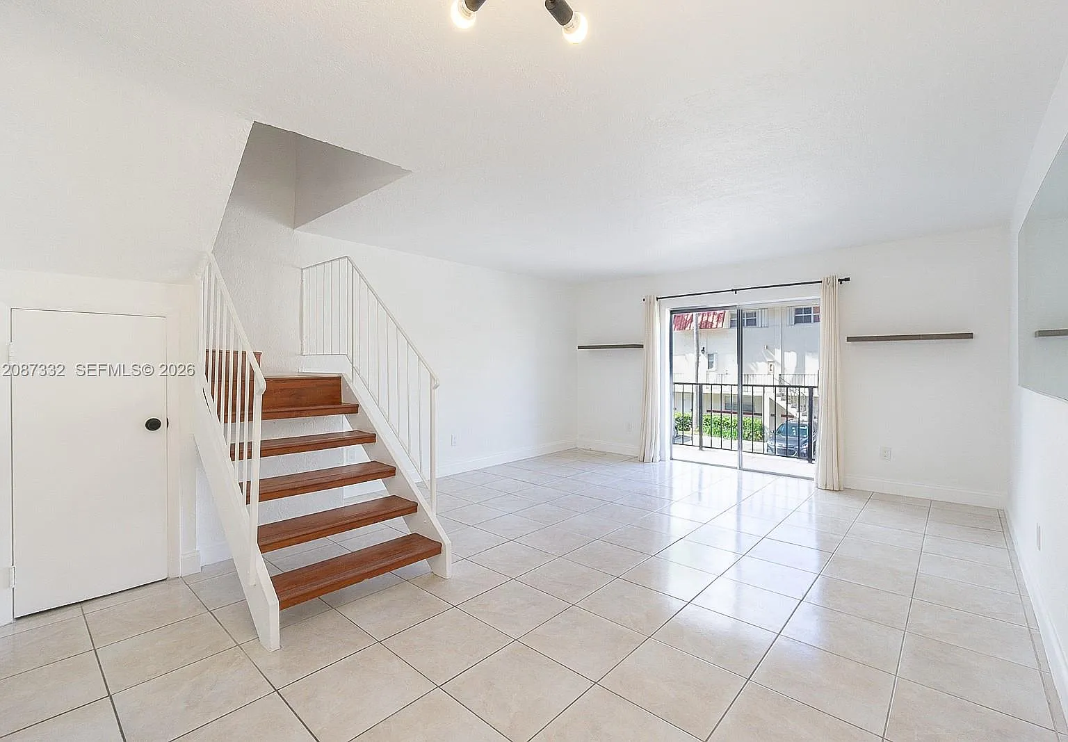 Villas Of Pinecrest Condo — Photo 4