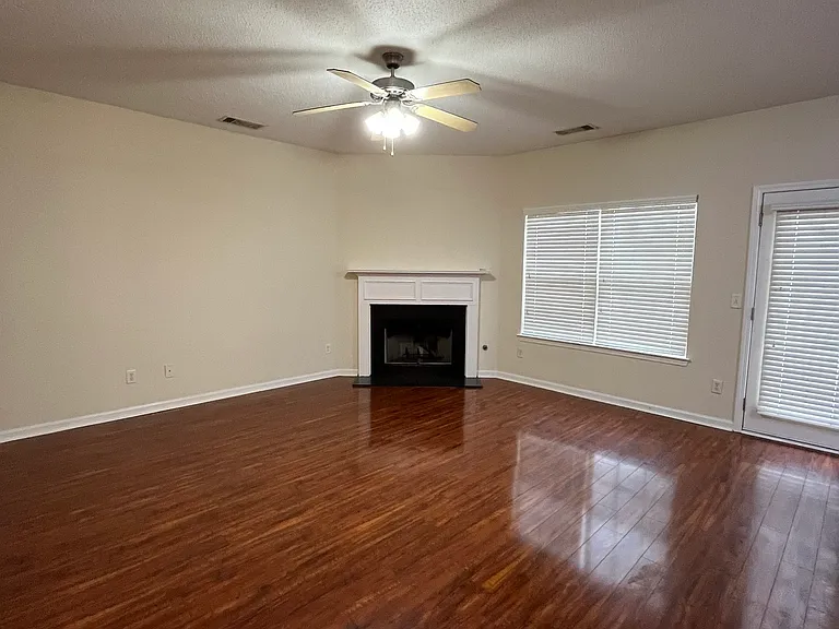 166 Seabreeze Ct — Photo 7