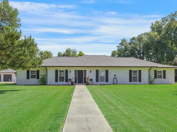 811 Viator St, Delcambre, LA 70528