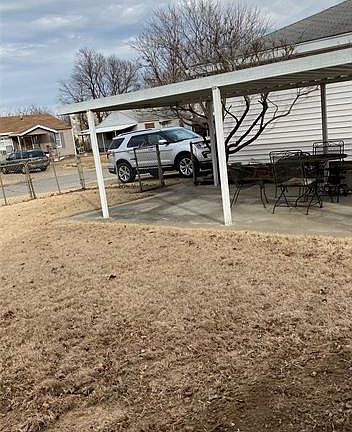 3rd image of 86 W Mary Lynn Dr