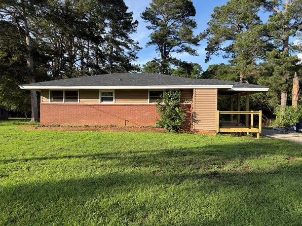 206 Camellia Cir, Greenwood, SC 29646