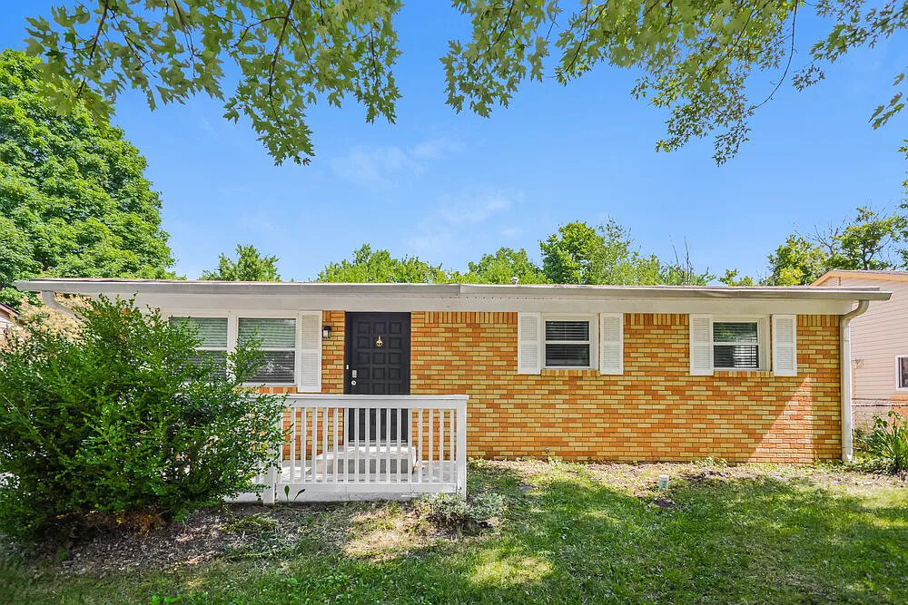 3 bed, 1.0 bath, 1026 sqft, $1,470 — Photo 1