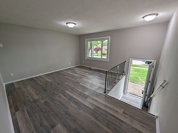 4th image of 5423 Tulip Ave