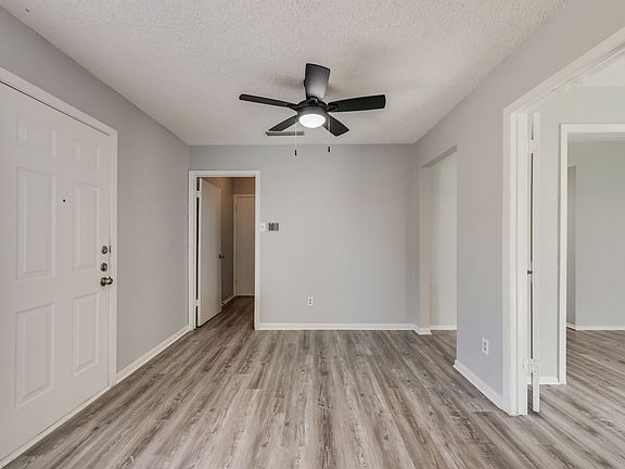 2nd image of 2814 Meadow Park Dr