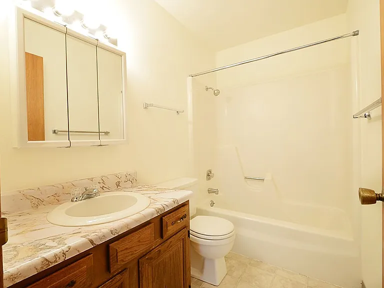 Condo Style 2 bedroom Apartment in SE Minot — Photo 20