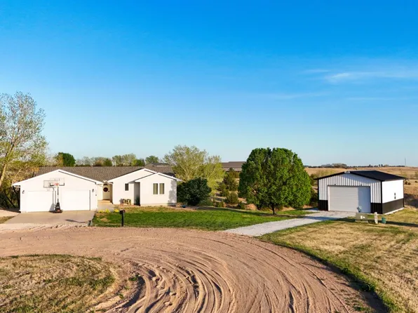 6095 Yellow Rose Ln, Kearney, NE 68845