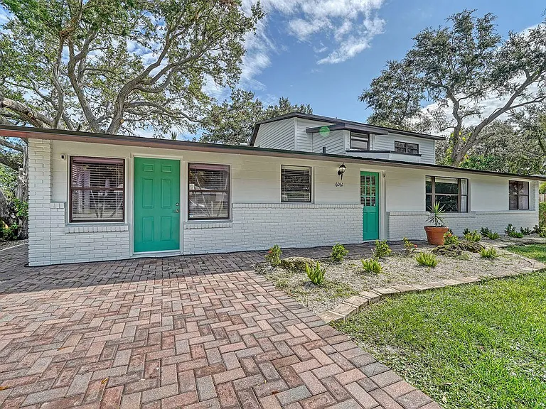 6061 Border Ln — Photo 3