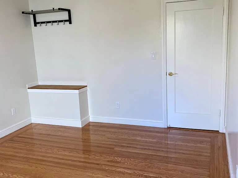 92 Dunsmuir St — Photo 6