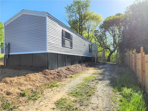 814 Windmill St, Walnut Cove, NC 27052