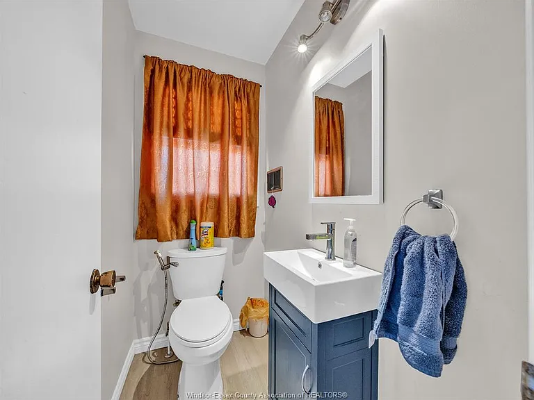 2450 McKay Ave — Photo 21