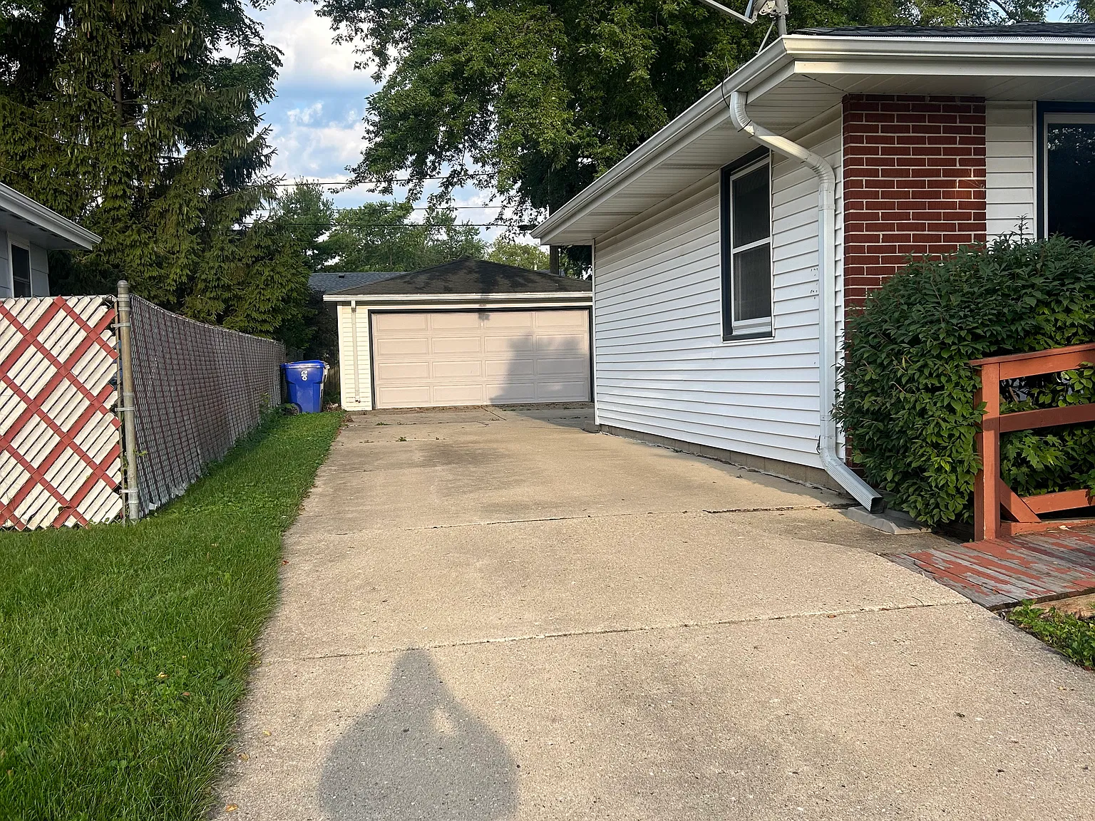 3 bed, 1000 sqft, $2,500 — Photo 2