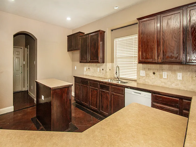 903 Fieldstone Dr — Photo 8