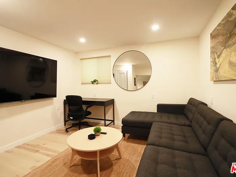 944 N San Vicente Blvd #10 — Photo 8