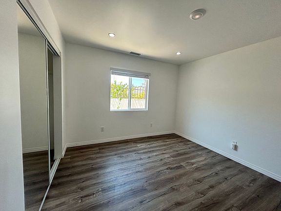 4th image of 11639 Menlo Ave #B