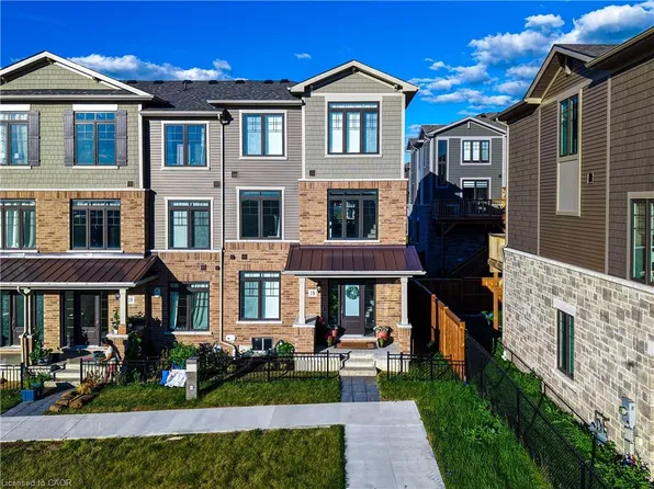 10 Birmingham Dr #18, Cambridge, ON N1R 0C6