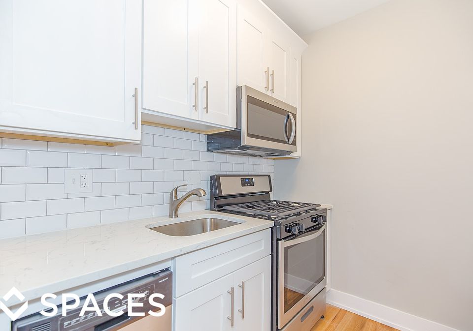 1st image of 820 W Cuyler Ave #824322