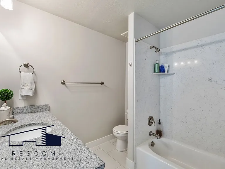1439 Dunbar Ln — Photo 13