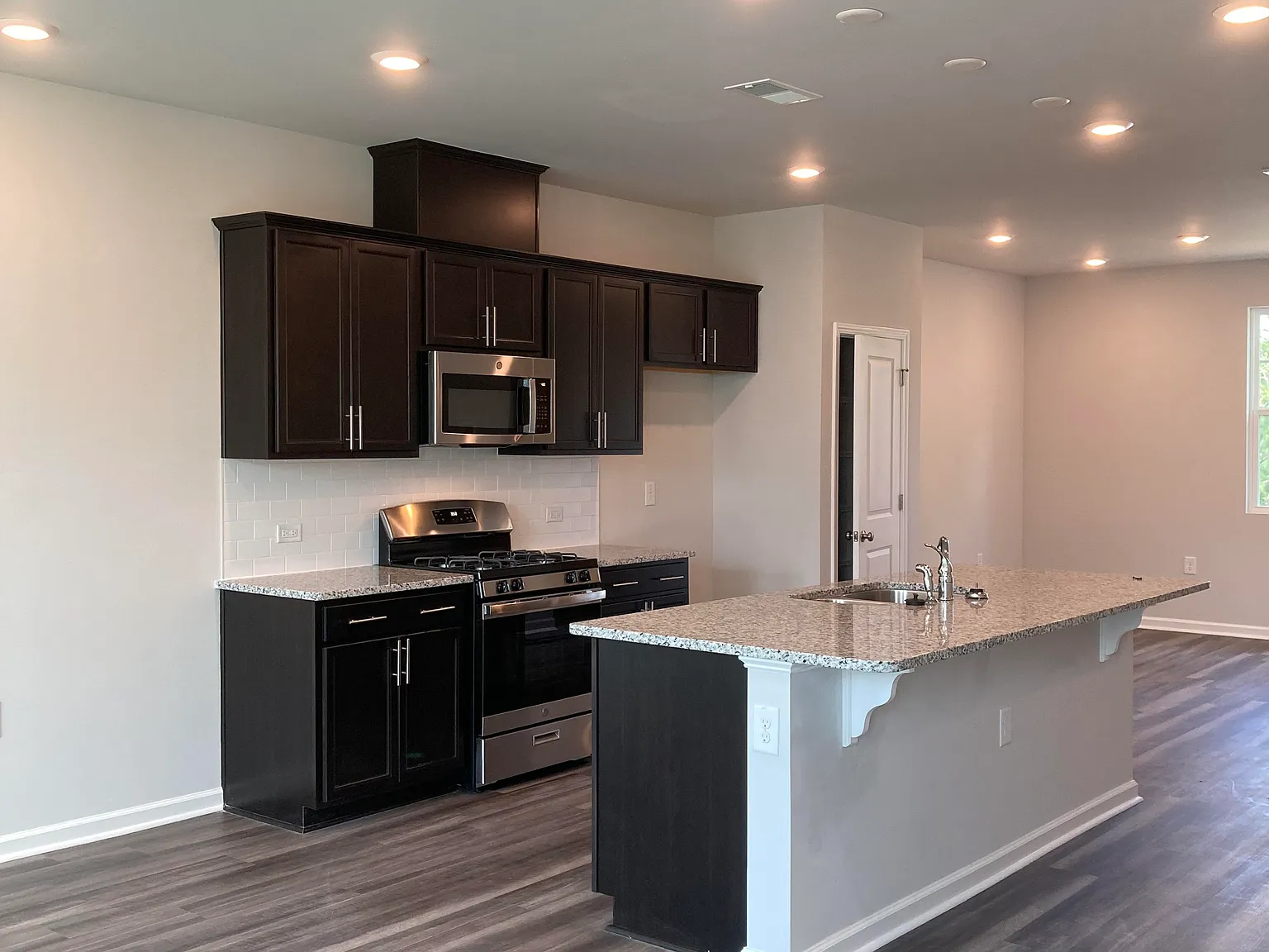 4 bed, 1858 sqft, $2,089 — Photo 3